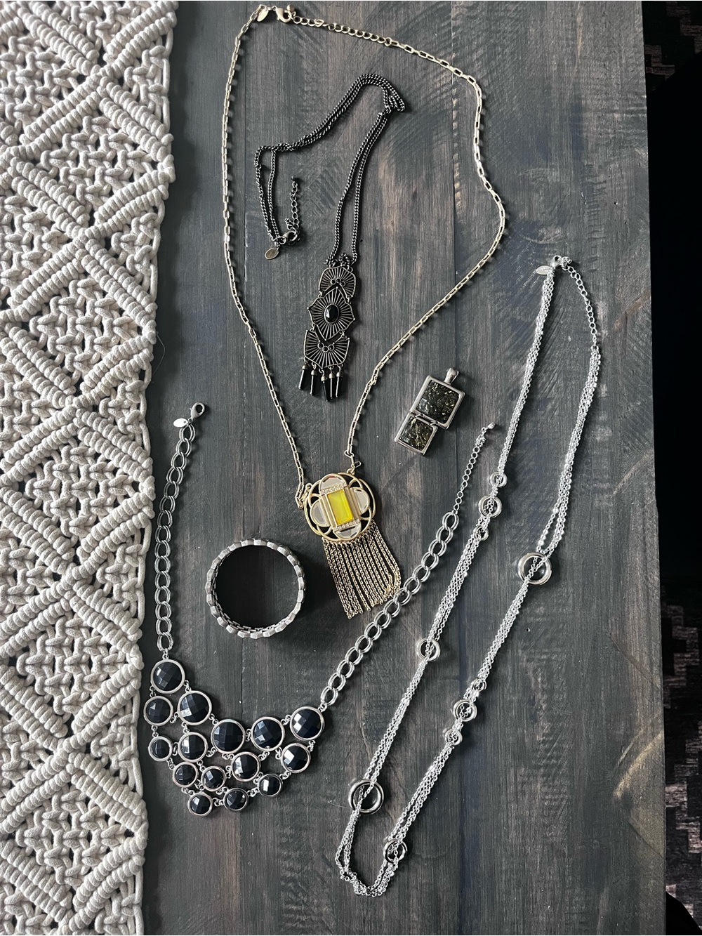 Lia Sophia 6 piece jewelry bundle Like new